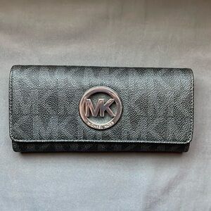 Michael Kors FULTON BLACK FLAP CONTINENTAL